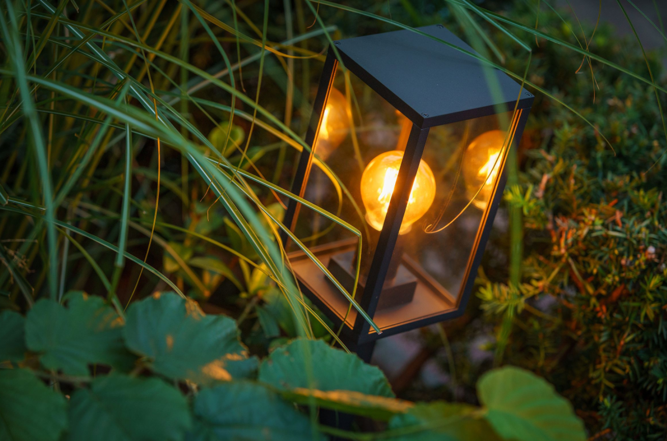 Lot de 4 lampes de jardin LED sur pied - 3,5 W - 12 V - 68 cm - Ensemble complet