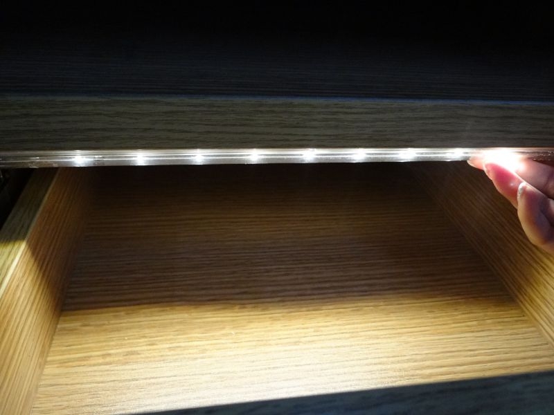 Moet violist groep LED keuken lade / kast verlichting - warm wit - sensor - batterijen -  ABC-led.nl
